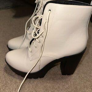 Women's Cream Lace-Up Ankle Boots